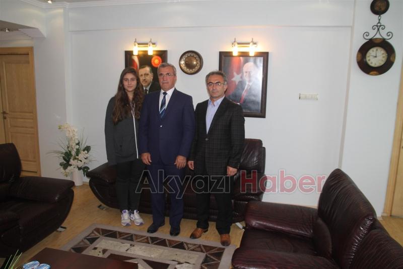 SPORCU DOSTU BAŞKAN AKCAN^'DAN KÜBRA'YA ÖDÜL